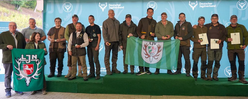 Bundesmeister mit der Kurzwaffe wurde die NRW-Mannschaft mit (v. l.) Jens Bork, Wilhelm-Heinrich Dahm, Christian Chrubasik, Burkhard Habel und Axel Merten. (Quelle: DJV/Kapuhs)